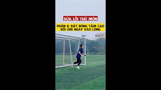 Sửa lỗi thủ môn - Phần 8: Bắt bóng tầm cao rồi ôm ngay vào lòng #shorts