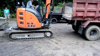 loading and unloading mini excavator ke dump truck