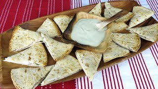 Keto Chicken Spinach Quesadilla. Easy 5 minutes and 5 main ingredients to make this low carb meal.