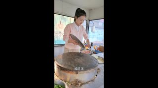 宝儿 我摆摊卖煎饼养你啊 #摆摊小姐姐  #煎饼果子来一套