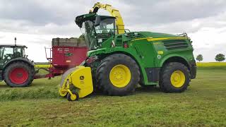 1 Schnitt 2019 Grashäckseln mit John Deere 8500i und Fendt Vario 720 und Fendt Vario 712