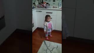 Babasına laf yetiştiren bebek