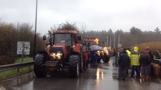 Les agriculteurs bloquent la RN 24