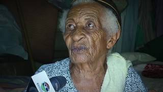 Anciana de 97 años llora por abandono de su familia