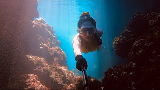 Freediving to enjoy the underwater scenery