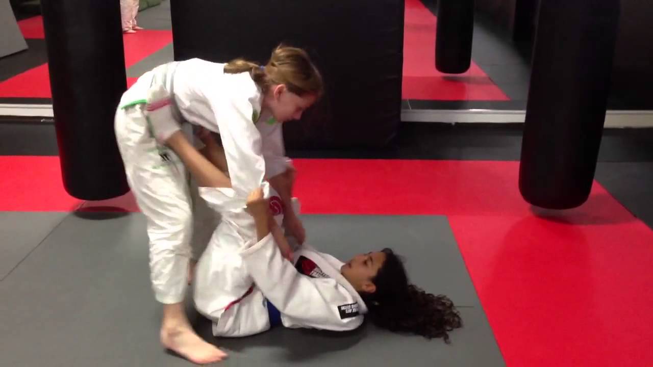 Kids Helicopter Armbar Zoe - YouTube