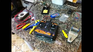 Rádio HobbyKing 6 canais 2 4GHz   Adaptando bateria de LiPo