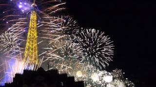 2014 Bastille Day Fireworks at Tour Eiffel: Clip over Roof Tops
