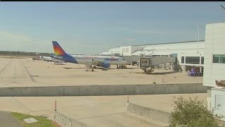 Allegiant plane makes emergency landing in Fla.