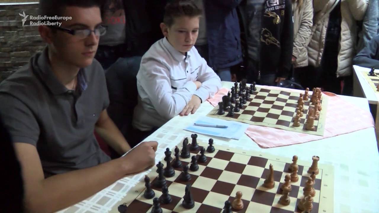 Russian Grand Master Promotes Chess In Serbian Village - YouTube