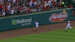 PHI@STL: Bourjos tracks and reels in Utley's fly ball