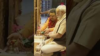 PM @narendramodi prayed and sought Mahadev’s blessings at the Kashi Vishwanath Temple.