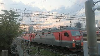 Электровозы ЭП1М 501 и ЭП1 091 следуют сплоткой.