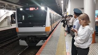 [高尾始発なのにたったの2駅でG車がほぼ満席状態で来た・グリーン車サービス導入開始(無料期間)]E233系 H57編成(サロE233-1・サロE232-1) 快速東京行が八王子駅2番線に入線するシーン