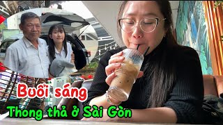 230/ Vy is happy to see her father and grandmother, and like going back to Dong Nai to celebrate ...