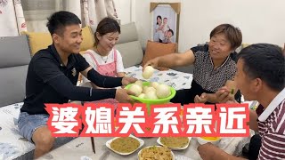 农村婆婆不在家儿媳扛起大梁，跟大姑姐议论豆妈，小茹：咱妈真辣【农人小豆豆】