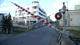 Spoorwegovergang Capurso (I) // Railroad crossing // Passaggio a livello