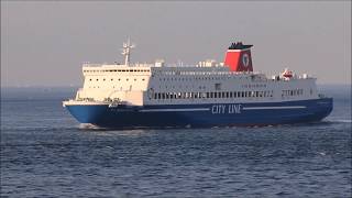 明石海峡大橋付近の名門大洋フェリー「フェリーきたきゅうしゅうⅡ」　MEIMON TAIYO FERRY, Akashi Kaikyō Bridge　(2017.9)