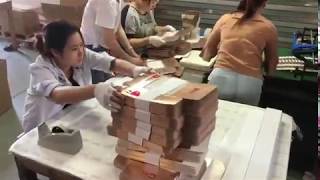 Yifan packaging auto-paste cardboard box and testing the quality