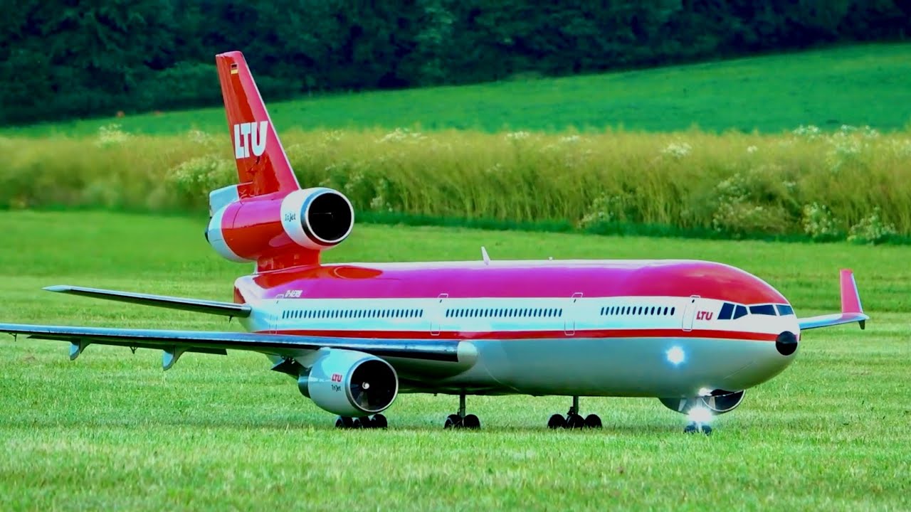 Stunning Giant RC AIRLINER !!! XL !!! RC MD 11 SUPER Scale Model ...