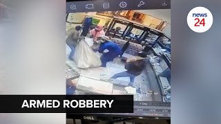 WATCH | Armed men storm Umhlanga jewellery store, shove looted goods into sack