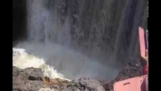 滝に飛び込む、赤パンツの男（A red pants man dive into  the waterfall basin)