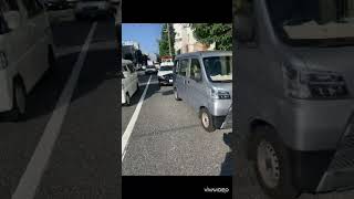 よそ見運転でバイクに当てた事故車両　安全運転してください