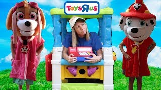 Addy and Maya Prank the Pretend Toy Store