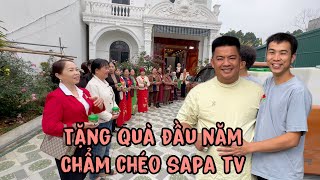 Bà Con Tập Trung Đông Nghịt Tại Nhà A Nguyễn Tất Thắng Để Nhận Quà  Đầu Năm. Chẩm Chéo Của Sapa TV