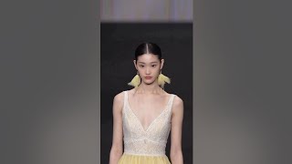 Greta hofer best model moment FW 2023 fashion show model photos short, online model, Show