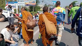 ล่าสุดถึงโรบินสัน เพชรบุรี หลวงตาบุญชื่นแวะพักที่วัดท่าไชยบุรี บ้านลาดเพชรบุรี ล่าสุด