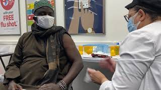 Shaykh EL Hadji SALL reçoit sa première dose du vaccin