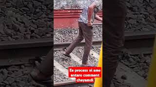 Bhimavaram railway station lo gangmans ila work chestunnaru. Meeku teliste comment cheyandi