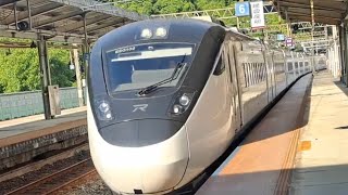 408次樹林發車經由花東線開往台東的超優質直達EMU3000型十二輛編組EMU3010皮蛋豆腐騰雲號紅色帶新城際自強號列車