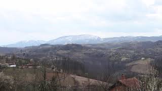 Lepota Sela i Pogled na Planine Medvednik i Jablanik