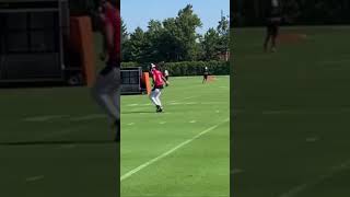 Jalen Hurts hits the gritty before having a different handshake with each running back 🕺🏽🤝