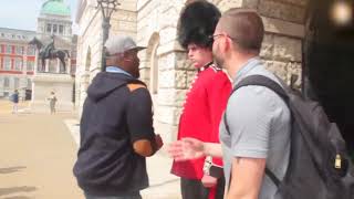 Queen’s guard knocks out taunting man with one punch