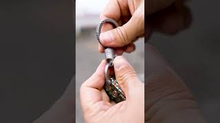 FEGVE Titanium alloy magnetic keychain quick release and anti-detachment keychain