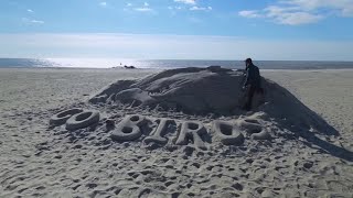 Eagles fan makes giant sand sculpture