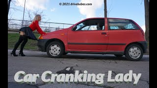 Car won`t start car cranking Lady Wtf | Auto springt nicht an | female driving