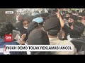 Ricuh! Demo Tolak Reklamasi Ancol