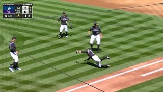 LAD@COL: Reynolds' diving catch on wind-aided pop up