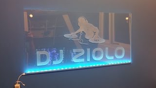 Logo/napis na plexiglasie