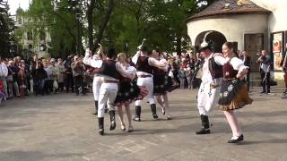 Folklórny súbor Železiar pred Urbanovou vežou 30.4.2015 Košice