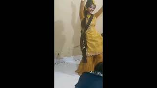 Cute girl dance on mera sona sajan ghar aaya.