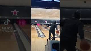 MAN THROWS THE BOWLING BALL TO THE CEILING (credit by Bischoe_1611)