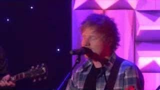 Ed Sheeran Performs 'Sing' on Ellen show