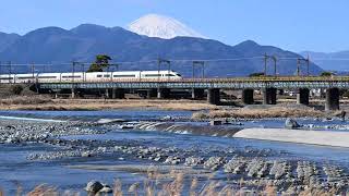 富士山を背景に酒匂川を渡る ロマンスカー VSE   HD 1080p