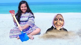 शफा अपनी नानी के साथ beach पर खेलते हुए!!!!