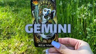 GEMINI EVERYONE AROUND THEM KNOWS THEY'RE IN LOVE WITH U❤️ABOUT TO SPIT OUT THE 3 MAGIC WORDS.!